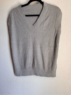 Women’s Ribbed V-Neck Sweater Vest - Gray Minimalist Neutral fall Large Preppy